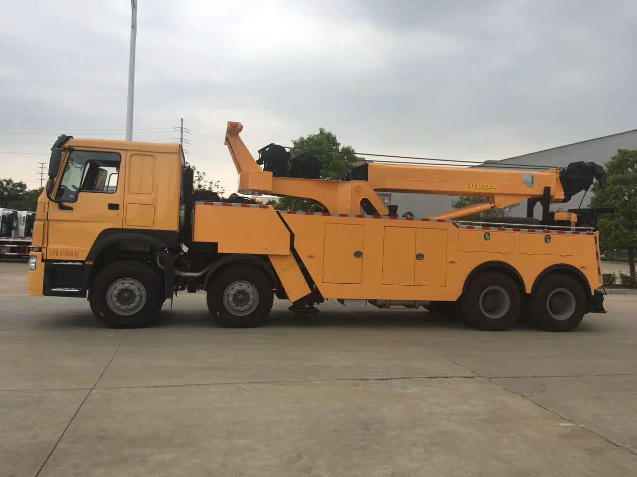 重汽大型拖吊分離旋轉吊清障車專威牌HTW5310TQZDZZ型重汽豪沃8X4清障車